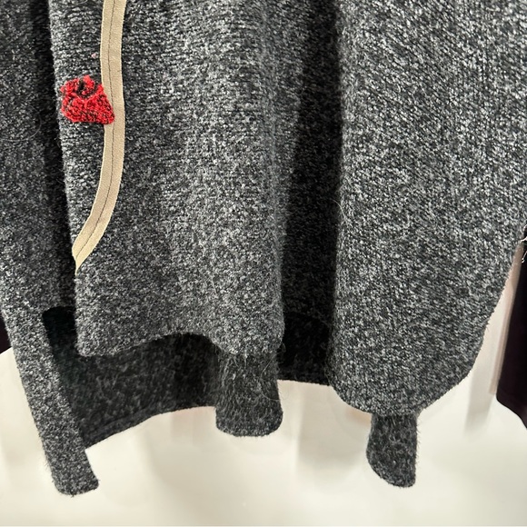 JG's Mad Lab Embellished Floral V Neck Tunic Sweater Top M/L - Picture 5 of 11